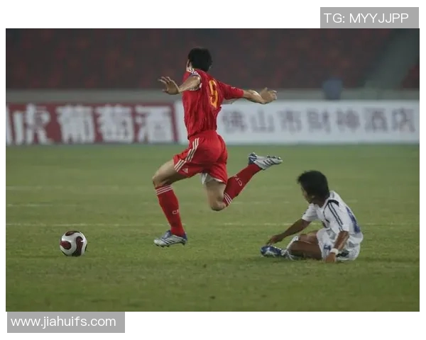 当巨星也会跌倒从足球球星防守失误看荣耀背后的脆弱瞬间