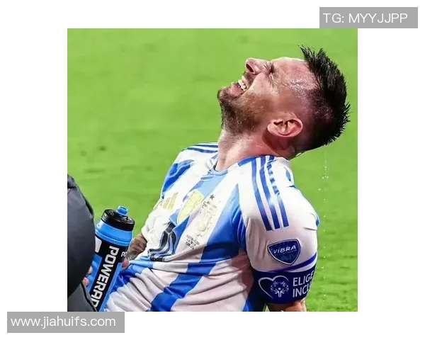 绿色头发足球球星赛场激情飞扬展现独特魅力与无限潜能