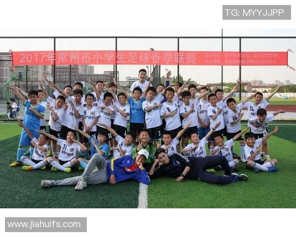 足球明星图集挂布欣赏与装饰艺术价值解析